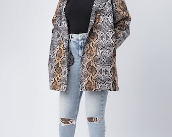Manteau blazer africain pour femmes d'Ankara, imprimé africain d'Ankara avec un motif imprimé serpent. Veste mi-longue en Ankara, extrémité évasée des manches