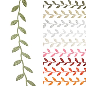 Könnte beinhalten: Eine Vielzahl von Farben an dekorativem Besatz mit einem Blattdesign. Der Besatz ist in Grün, Beige, Grau, Weiß, Rosa, Rotbraun, Orange und Gelb dargestellt.