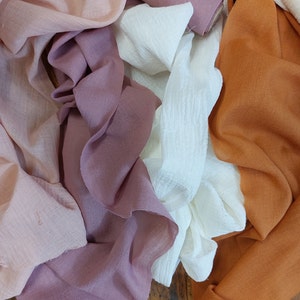 Muslin table runner 25 cm x 4 m in delicate colors