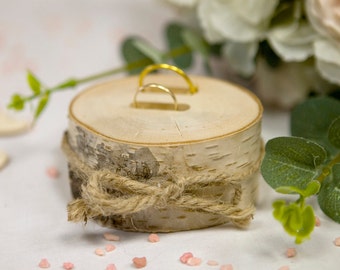 Ring holder for the wedding - tree disc with slots and decorative cord
