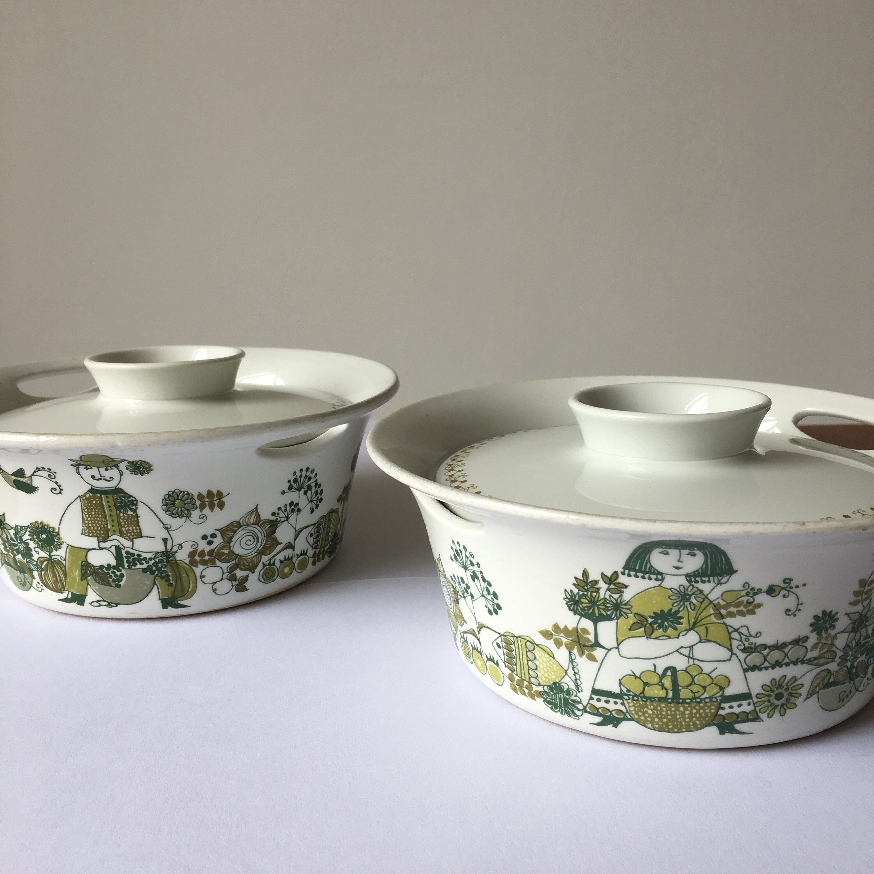 small casserole dish with lid for one