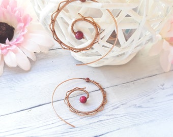 Boucles d'oreilles créoles ouvertes avec pierres précieuses, boucles d'oreilles de style boho en fil de cuivre pour l'été