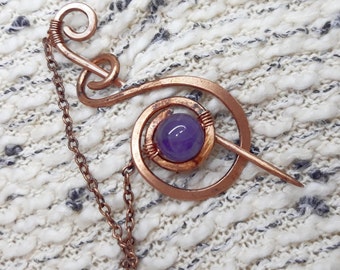 Amethyst shawl pin for woman, copper wire wrap spiral scarf pin in Art Deco style, vintage brooch gift for mom