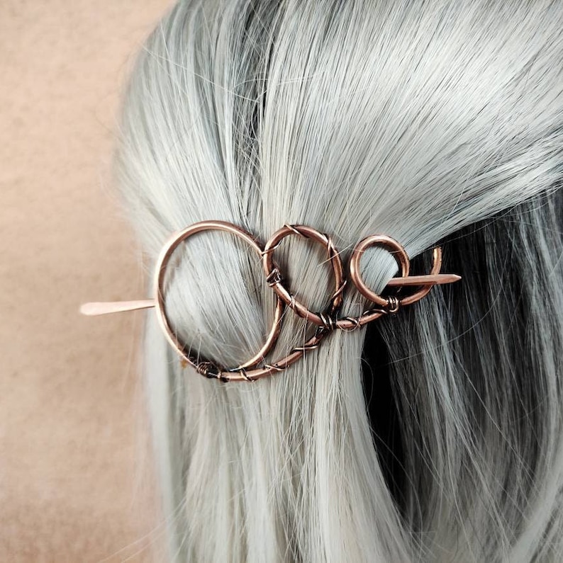 Keltische haarclip voor fijn haar in koper, messing of Duits zilverdraad, handgemaakte spiraalvormige haarspeld voor vrouwen, koperdraad haarbroodje afbeelding 7