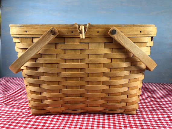 Lg Picnic Basket Vintage 1999 Longaberger With Riser & Protector