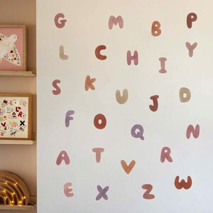 Adesivi murali con alfabeto in rosa, beige, arancione e lilla, adesivi in tessuto rimovibili, decalcomania ABC, adesivo murale effetto carta da parati