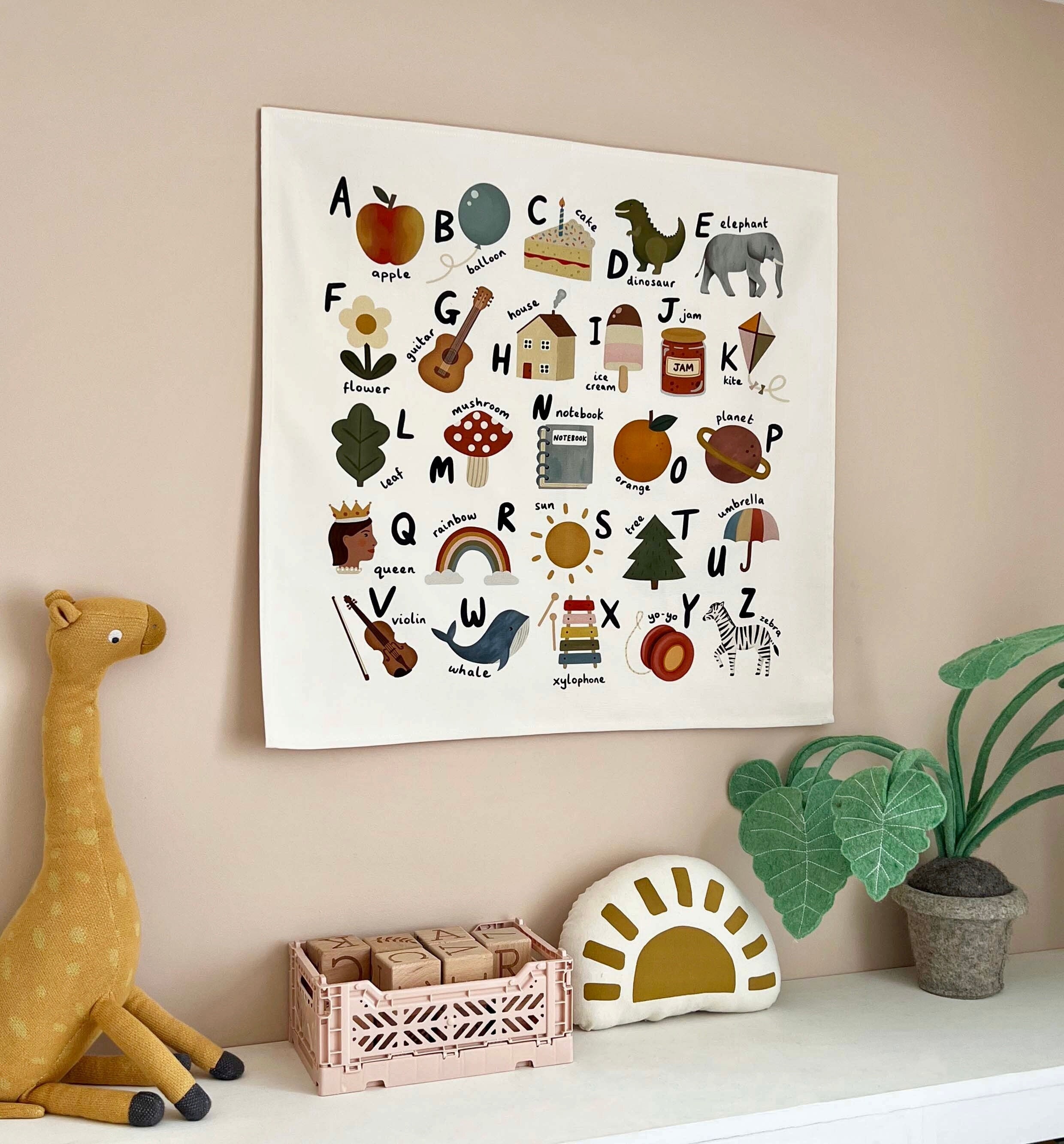 Tapis Mural Art Déco - Alphabet Animal - Laine 100% - Fait Main Inde