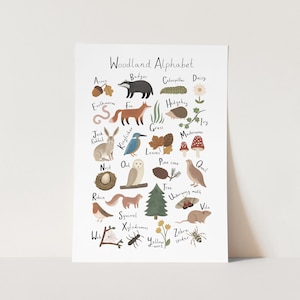 Stampa dell'alfabeto del bosco in bianco, poster dell'alfabeto, stampa ABC, arte per la cameretta dei bambini, regalo perfetto per neonati o decorazioni per la cameretta dei bambini