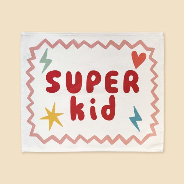 Super Kid em faixa vermelha