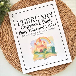 Puede incluir: Un papel blanco con texto negro que dice "FEBRUARY Copywork Pack Fairy Tales and Fables Sentence Writing and Reading Practice! Early Elementary." El papel tiene una ilustración colorida de un castillo y un arcoíris.
