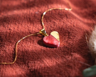 Red marbled heart necklace made of porcelain | Unique handmade ceramic jewelry | Silver 925 gold plated