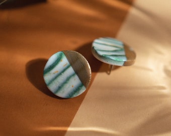 Green marbled porcelain stud earrings, round | Unique handmade ceramic jewelry | Silver 925 gold plated