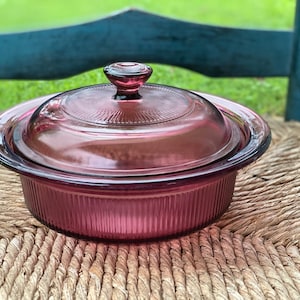VISIONS Cookware in Cranberry,  24oz V-30-B, Corning USA, range-top, oven, freezer- Covered Casserole Dish, excellent condition