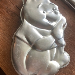 Winnie the Pooh Wilton Cake Baking Pan -Aluminum pan mold -Licensed Disney Wilton Cake Baking Pan #515 401 - dated 1971