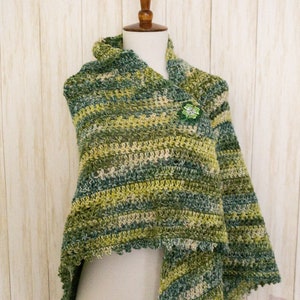 St Patrick&#39;s Day Green Ombre Crocheted Shawl, Shamrock Shawl Wrap, Green Ombre Shawl, Green Crochet Shawl, Triangular Shawl, Green Cape