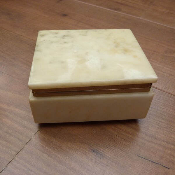 Vintage Alabaster Trinket Box Veined Yewlloy-White Alabaster Hinged 4 1/4 Inch Stone Jewellery Box Made in Italy