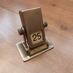 1950s Mouse Trap Perpetual Flip Date Calendar, Made in Japan