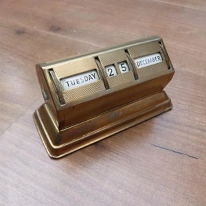 Vintage Perpetual Desk Calendar Brass/Gold Colour Burnished Metal 1940s Vintage Made in England