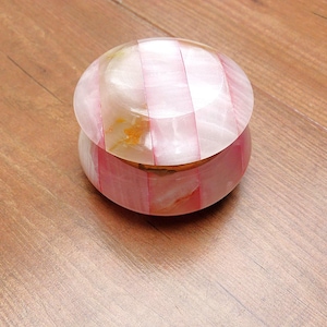 Small Pink and White Figured Onyx Trinket Box Round Hinged 3 Inch Stone Jewellery Box