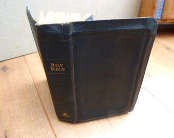 Vintage Holy Bible Old and New Testaments King James Bible Soft Leatherette Bound 1940s Bible