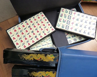 Mahjong Set and Lacquer Racks in Smart Matching Blue Leather Cases. 148 Pieces, Scoring Sticks, Dice, Wind Indicator and Racks