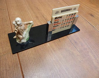 Monkey Perpetual Calendar on black base 1960s vintage retro desk calendar