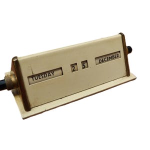 Vintage Perpetual Desk Calendar Triangular Shape Heavy Enamelled Cream Metal 1940s/50s Vintage Made in England