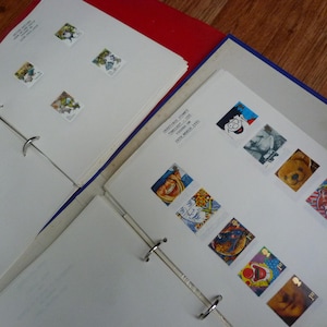 Great Britain Stamp Album Complete Commemorative Sets 1977-1994 with more than 650 GB QEII Stamps in folders