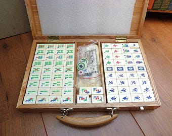 Vintage Mahjong Set 152 Bamboo Backed Pieces in Carry Case Complete with Scoring Sticks and Dice 1980s Portable vintage
