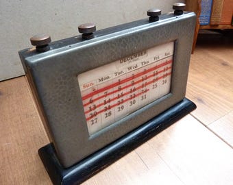 Vintage 1920s Perpetual Desk Calendar Oak and Hammered Pewter with Red Lines Large Classic Style Country House Vintage Calendar Manco Plate