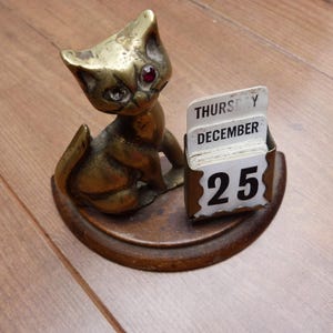 Vintage Cat Vintage Perpetual Calendar. Brass and Wood 1960s vintage