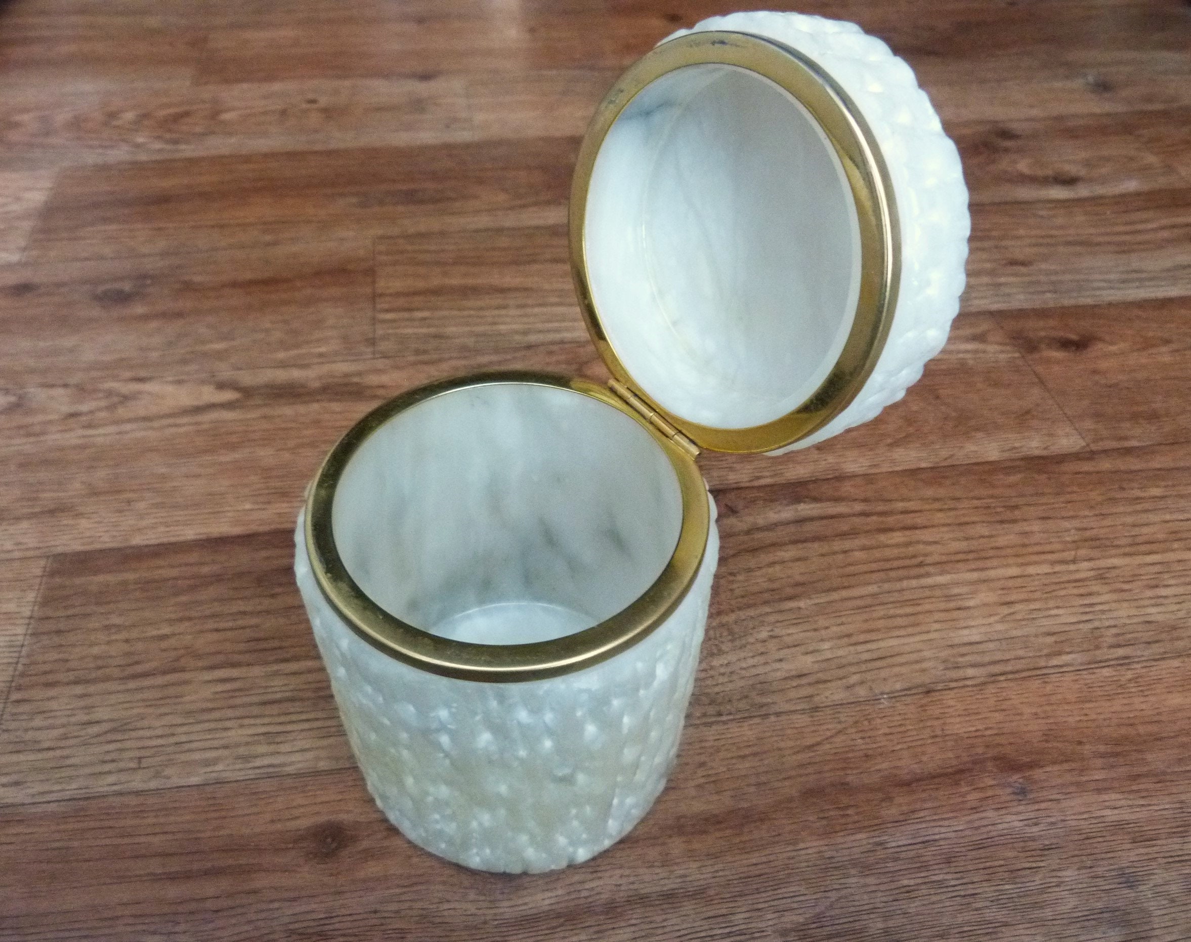 Vintage Alabaster Round Trinket Box Veined Pearlescent White Alabaster ...