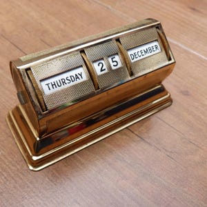 Vintage Perpetual Calendar Desk Calendar Brass/Gold Colour Burnished Metal 1940s Vintage Made in England