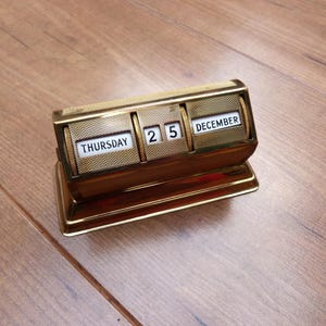 Vintage Perpetual Calendar Desk Calendar Brass/Gold Colour Burnished Metal 1940s Vintage Made in England