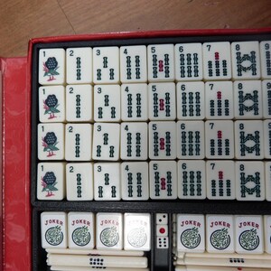 ヴィンテージ麻雀セット 152枚（ジョーカー付き）、キャリーケース入り、数え棒とサイコロ付き 1970年代 画像 4