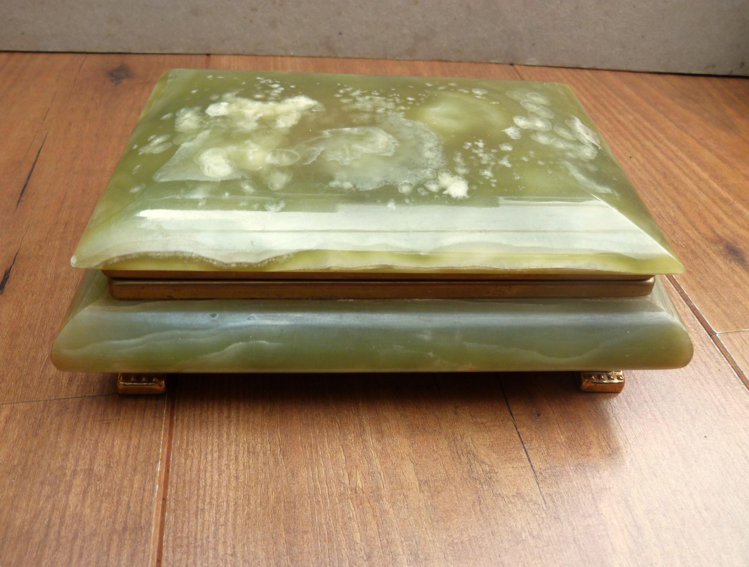 大理石 アンティーク　オニキス　グリーン　ジュエリーボックス　小物入れ ヴィンテージ オニキス 小物入れ グリーン フィギュアド オニキス