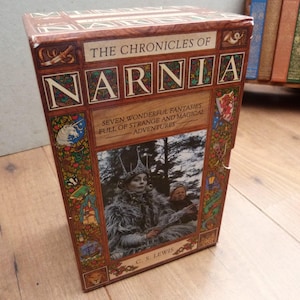 The Complete Chronicles of Narnia Collection Slipcase containing 7 Paperback Illustrated books CS Lewis 7 Book box set Sealed copy available