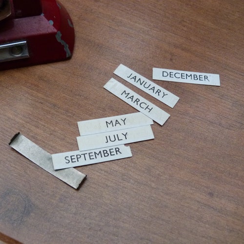 vintage-metal-perpetual-flip-calendar-by-velos-burgundy-and-silver