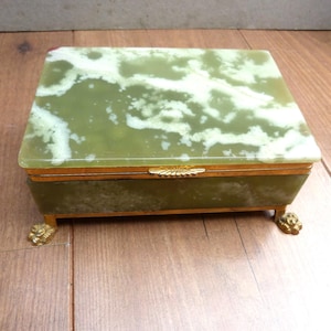 Onyx Cigarette Box