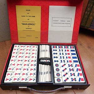 Ensemble de mahjong vintage 144 ou 152 carreaux avec jokers, pièces complètes en bambou, bâtons de score et dés, option scellée vintage portable des années 1970 144 tiles Very good