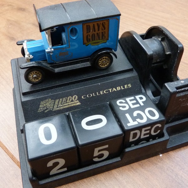 Vintage Lledo Model Car Perpetual Calendar Desk Calendar and tape dispenser. Collectable Vintage Ford Model T car from 1996