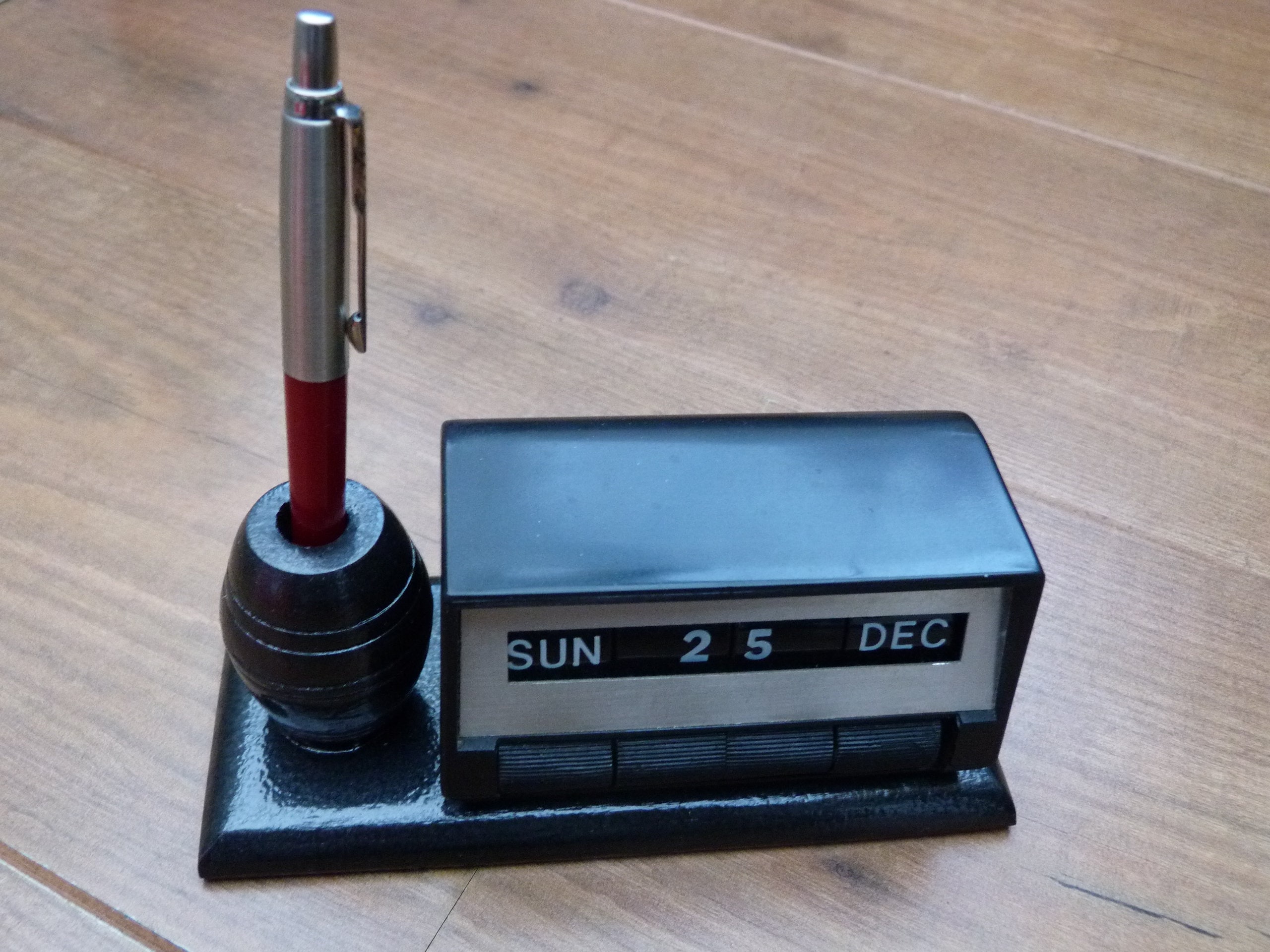 vintage-retro-perpetual-calendar-desk-calendar-and-pen-holder-etsy