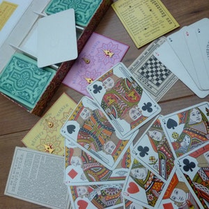 De La Rue Bezique game. Complete with 3 decks playing cards, 3 markers and rules booklet, Bezique card game