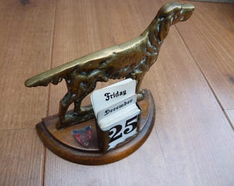 Irish Setter Dog Vintage Perpetual Calendar. Brass and Wood 1960s vintage