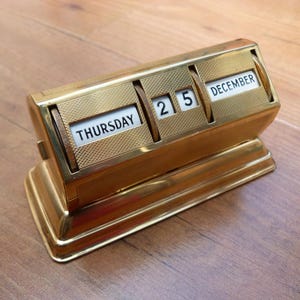Vintage Perpetual Calendar Desk Calendar Brass/Gold Colour Burnished Metal 1940s Vintage Made in England