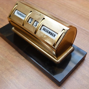 Vintage Perpetual Desk Calendar Gold/Brass Colour 1960s Vintage on black base Made in England