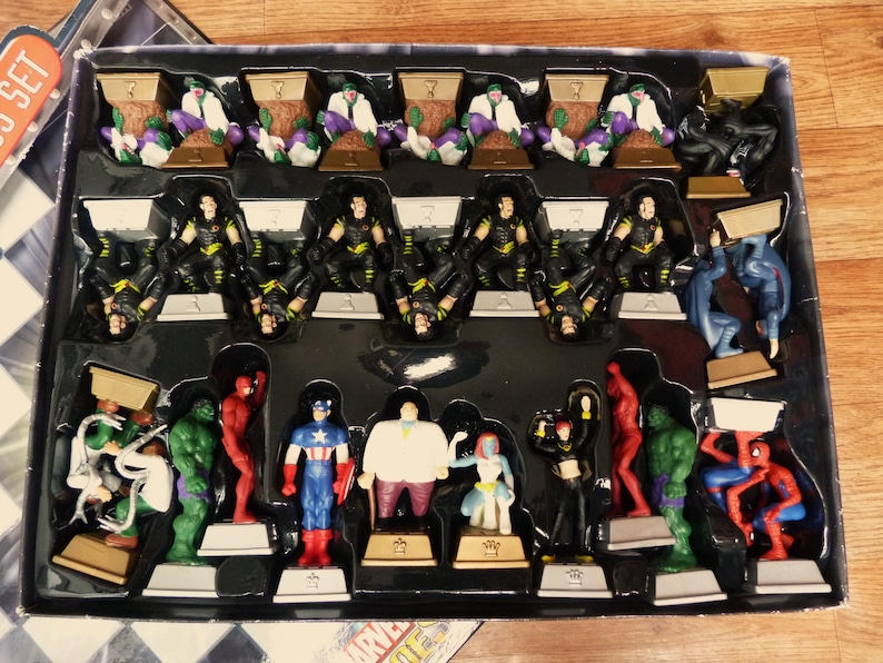 Marvel Chess Set Collection Vintage Marvel Heroes Chess Set With Folding Board Complete With 32 ...