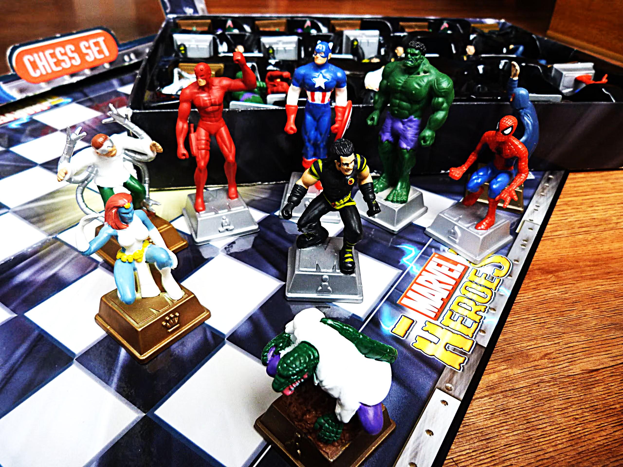 Vintage Marvel Heroes Chess Set With Folding Board Complete With