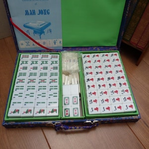 Vintage Mahjong Set in Silky Material Carry Case Complete with 150 Pieces, Scoring Sticks and Dice 1970s Portable vintage