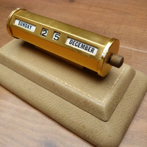 Vintage Perpetual Calendar on Beige Leather base 1950s 60s Vintage Gold tone Colour Metal Desk Calendar